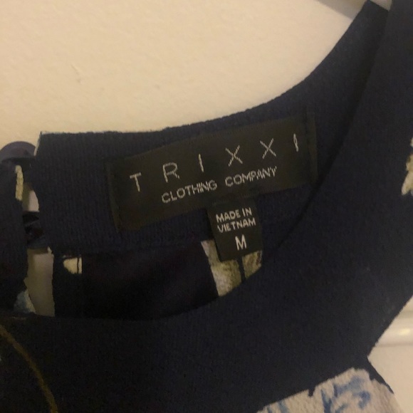 blue flower scattered romper - Picture 2 of 4